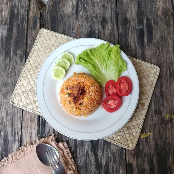 Beri topping dan sajikan.