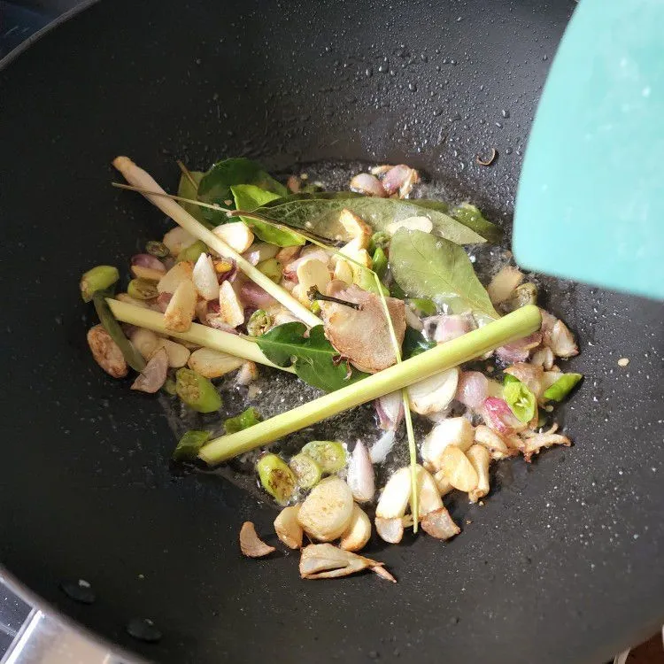 Step 2 Ayam Tinorangsak