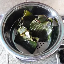 Kukus pepes selama 20 menit. Sajikan.