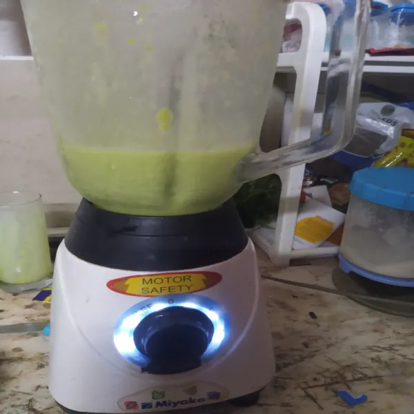 Blender hingga halus dan tercampur.