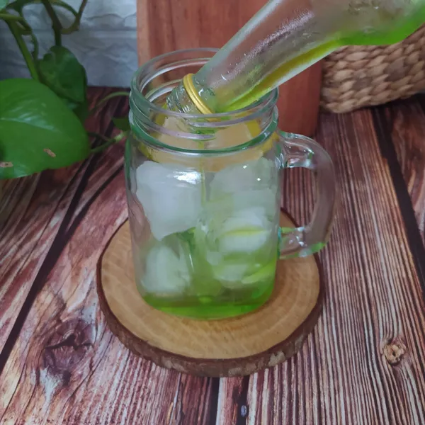 Beri sirup melon sesuai selera.