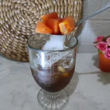 Setelah itu tambahkan potongan buah pepaya.