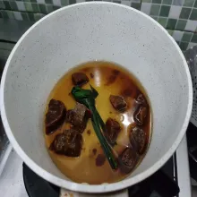 Rebus semua bahan sirup gula melaka hingga gula larut dan kental, kemudian saring. 
Biarkan dingin.