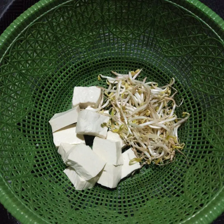 Step 1 Kongnamul Guk
