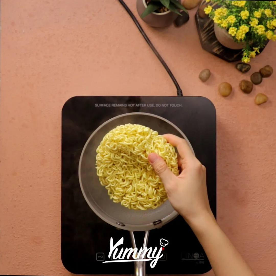 Step 1 Mie Selai Kacang Pedas