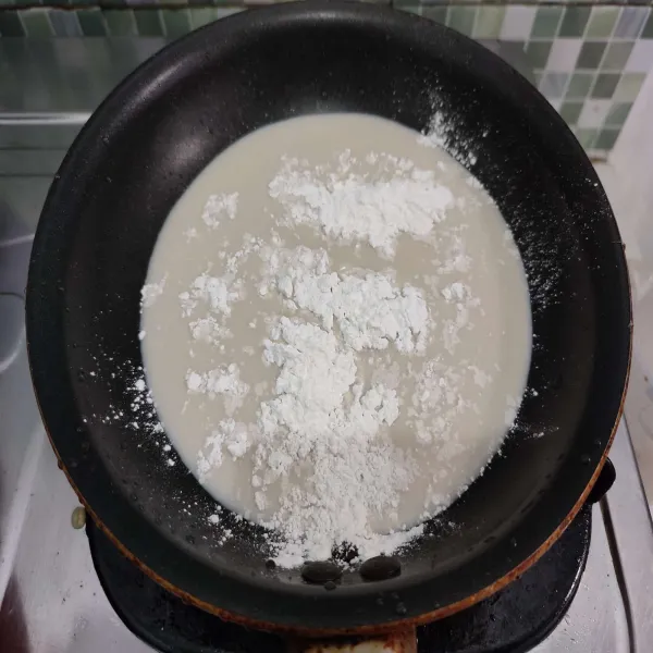 Campurkan semua bahan bubur sumsum.