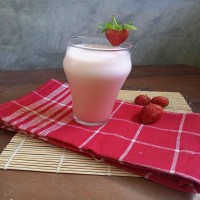 Es Strawberry Yoghurt #JagoMasak2022