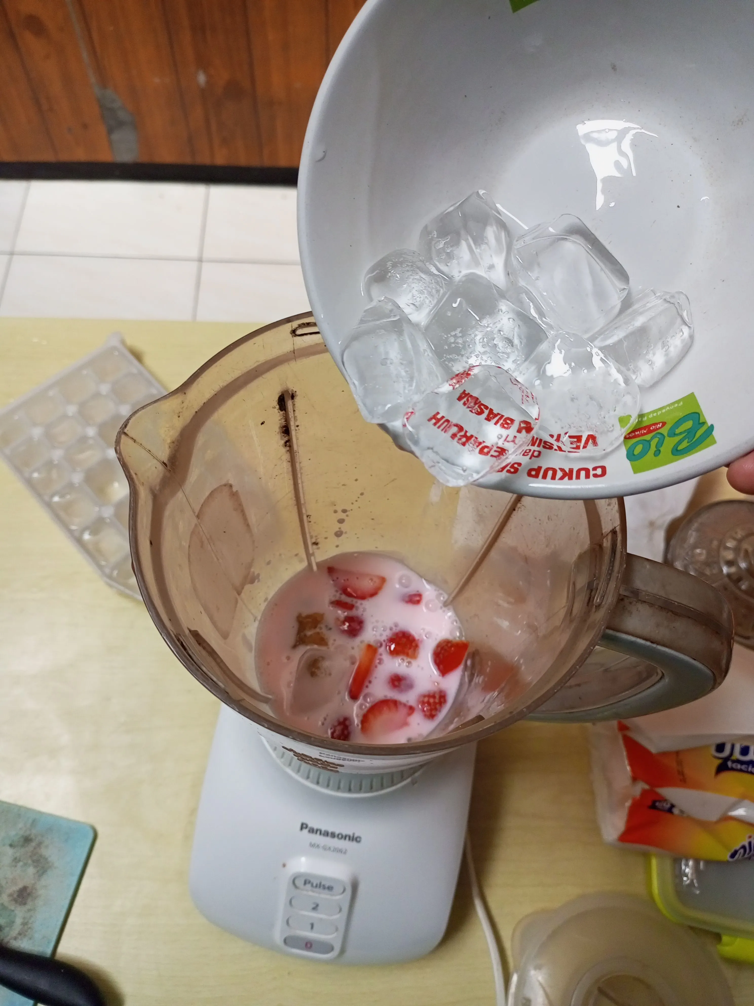 Step 3 Es Strawberry Yoghurt