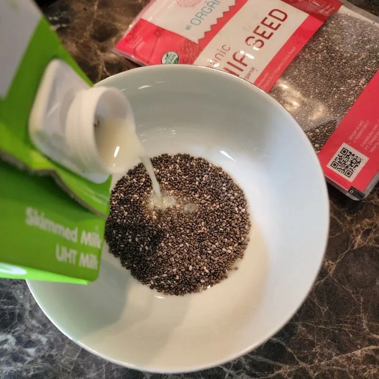 Step 1 Papaya Chiaseed & Granula Smoothies