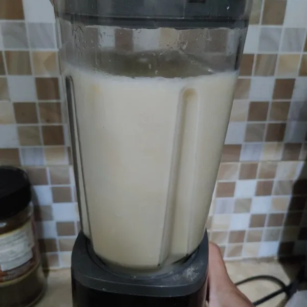 Kemudian blender hingga halus.