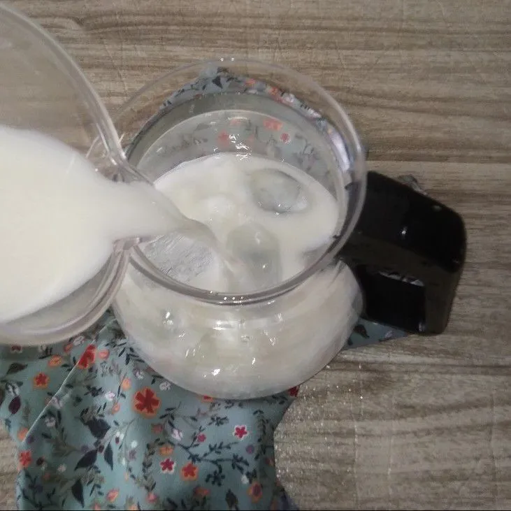 Step 2 Es Semangka Yogurt Coco Pandan 