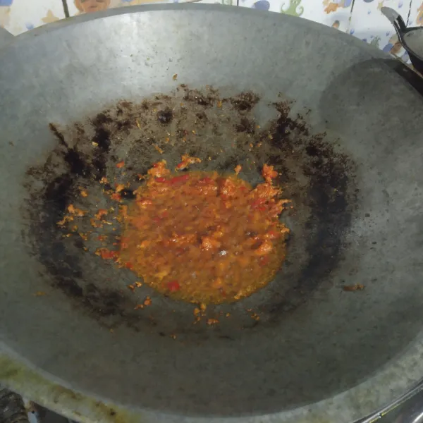 Tumis bumbu sampai harum.