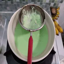 Kemudian saring agar tidak ada yang menggerindil.
