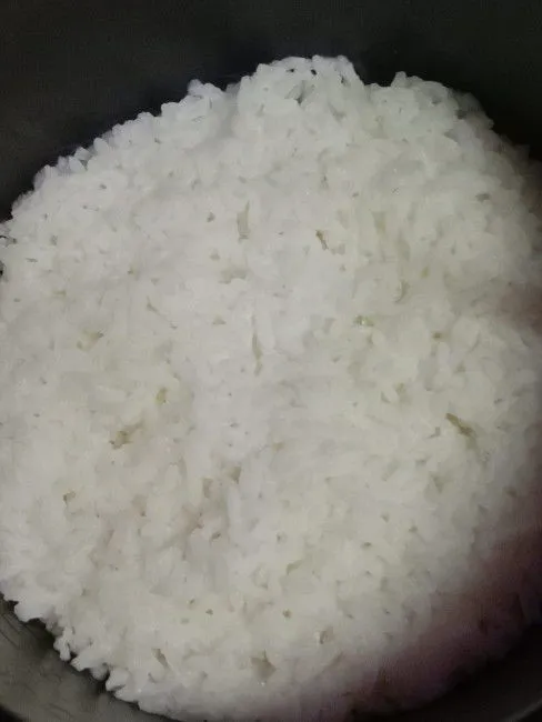 Siapkan nasi panas.