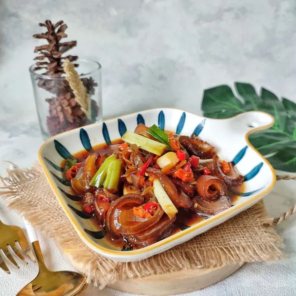 Tuang ke atas piring saji, kemudian sajikan.