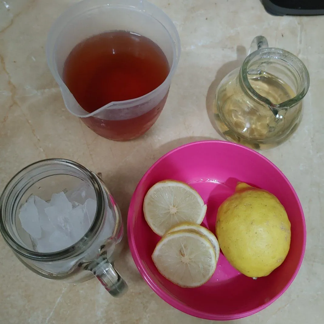 Step 1 Ice Lemon Strawberry