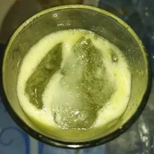 Tambahkan jus nanas yang sudah disaring tadi.