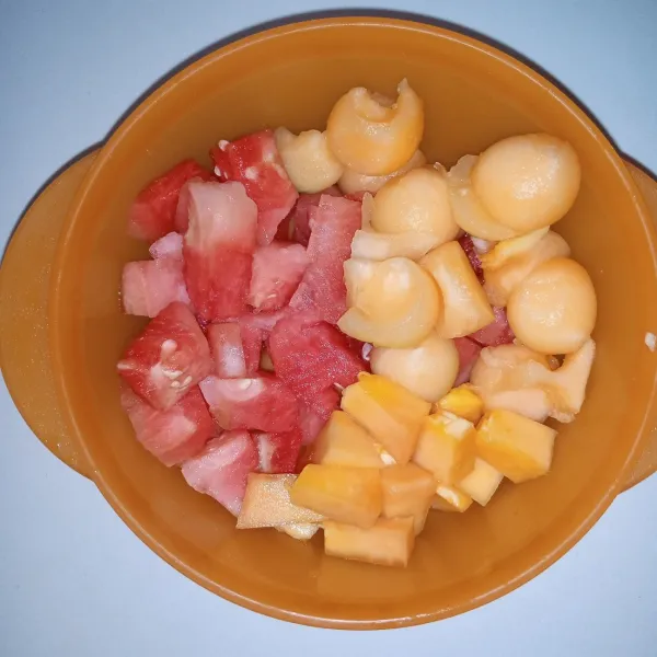 Potong-potong buah.