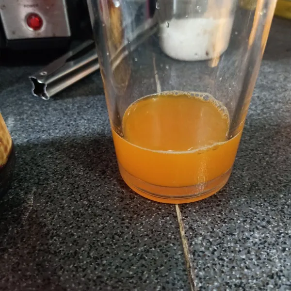 Masukan sirup orange.