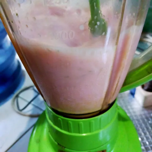 Blender hingga halus.