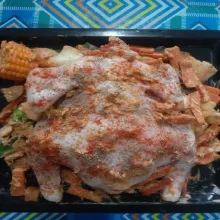 Balurkan margarin yang sudah diaduk ke seluruh permukaan daging ayam, kemudian siap di oven dengan suhu 200°C selama 1 jam.