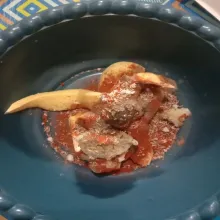 Campurkan margarin, bubuk paprika, bawang putih halus, rosemary, garam dan lada hitam.
