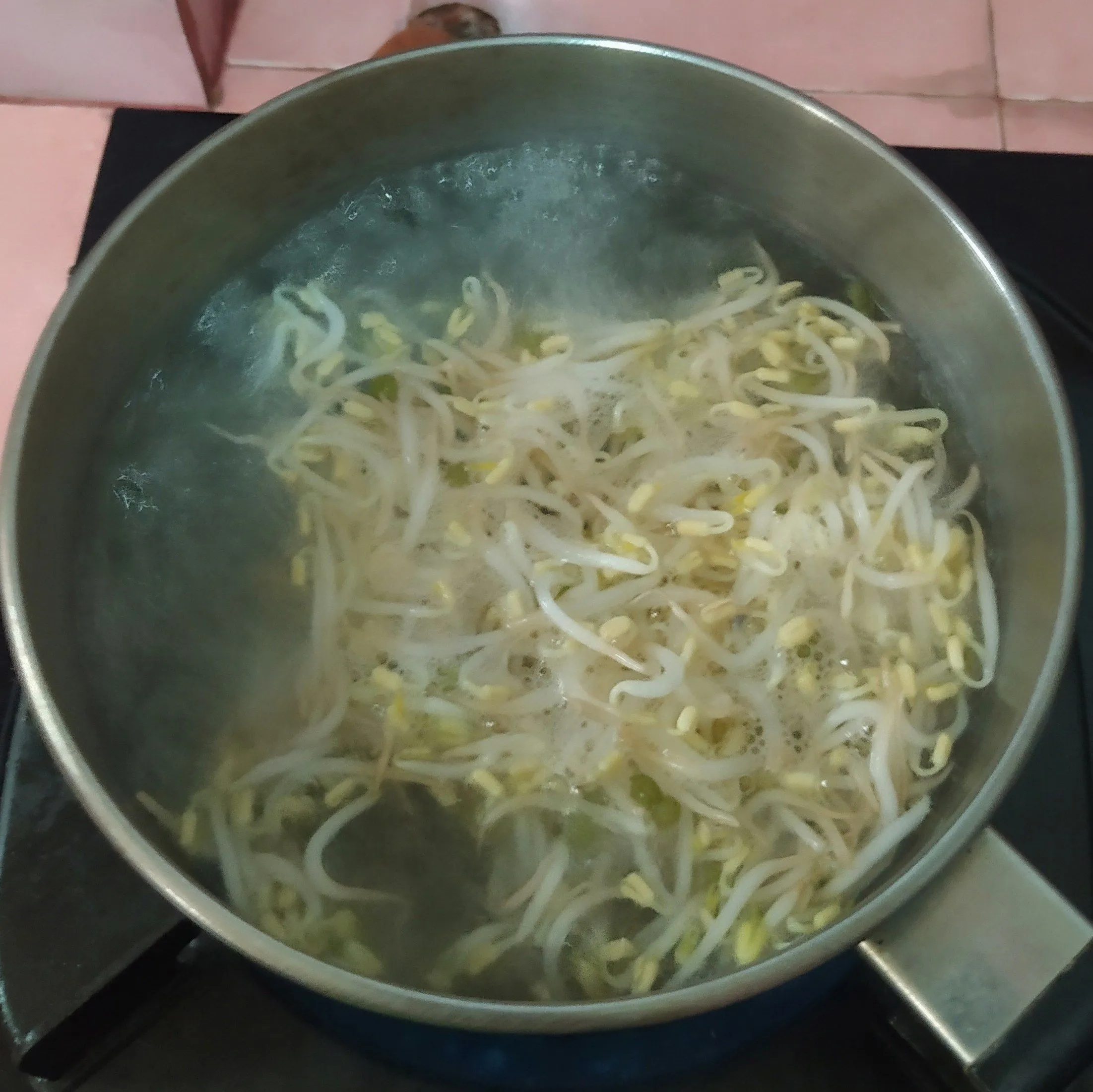 Step 1 Kongnamul Muchim