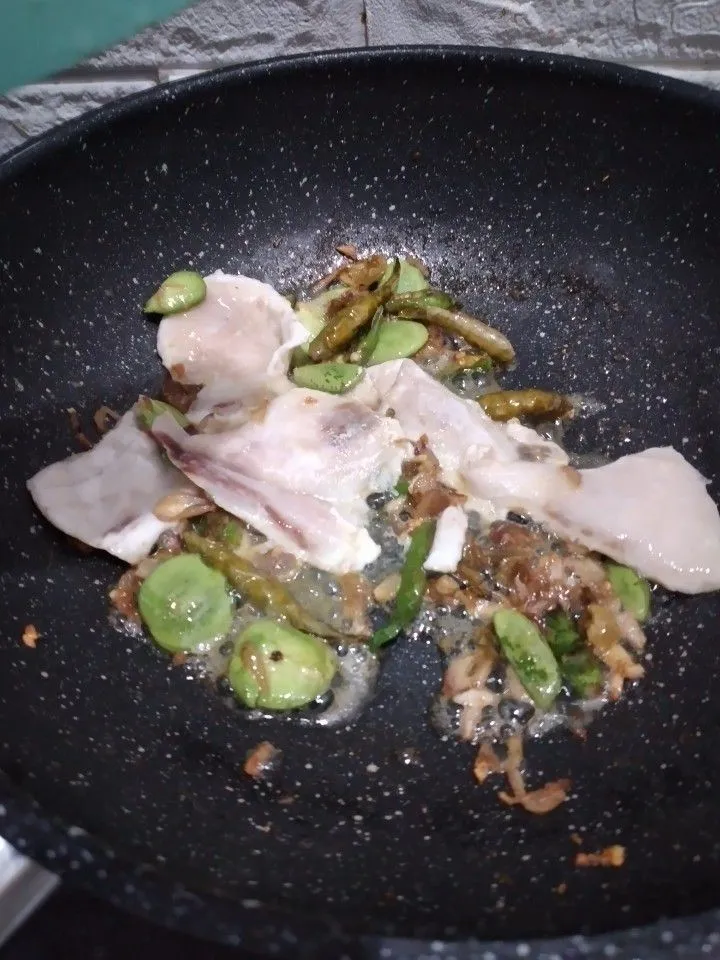 Step 3 Tumis Tuna Pete Saos Kecap