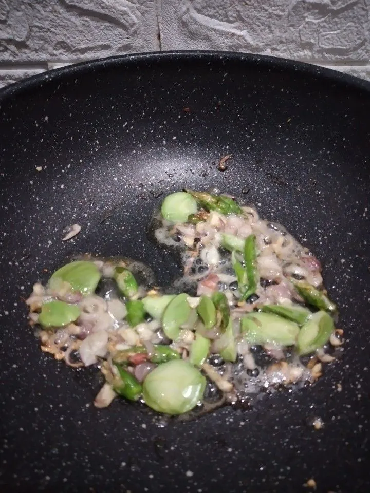 Step 2 Tumis Tuna Pete Saos Kecap