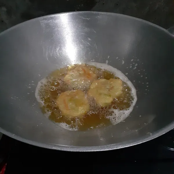 Goreng kentang sayur sampai matang.