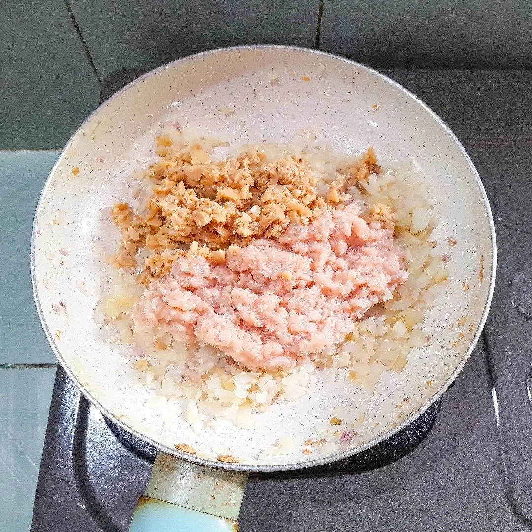 Step 1 Roti Isi Ayam Jamur