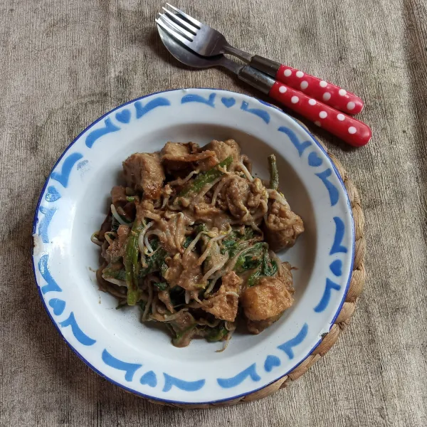 Pindahkan ke piring saji dan hidangkan.