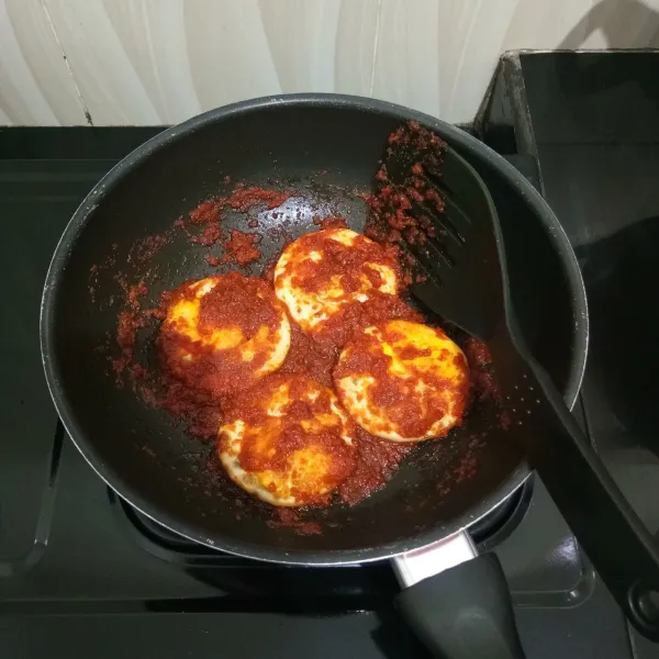 Masak hingga bumbu meresap, lalu angkat.