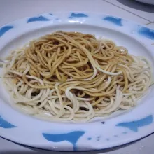 Rebus mie hingga matang al dente, campur mie dengan bumbu kecap saos, sisihkan.