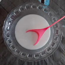 Larutkan tepung garut dengan 1½ gelas air, sisihkan.