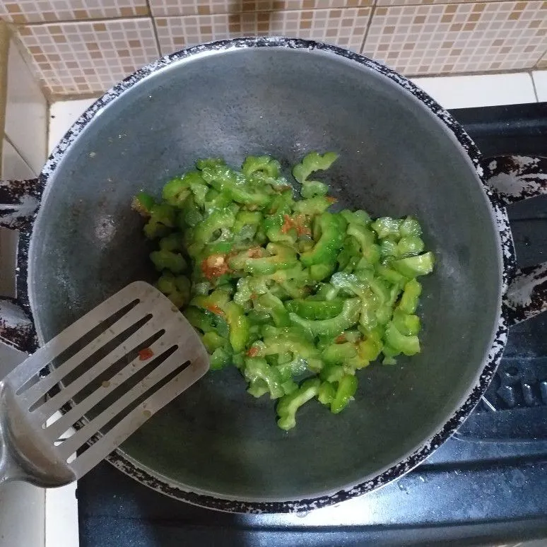Step 4 Tumis Pare Teri