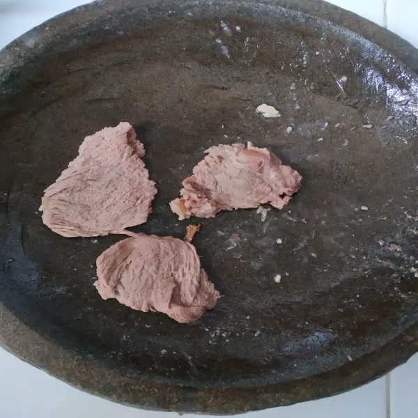 Tokok (geprek) daging sapi.