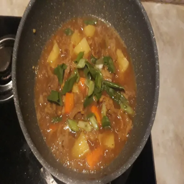 Masukan itisan daun bawang masak sebentar angkat dan sajikan.