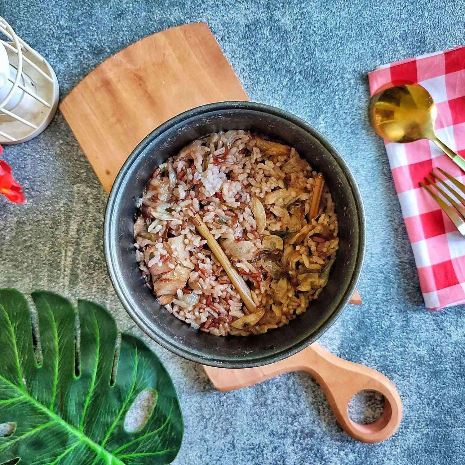 Nasi Merah Daun Jeruk