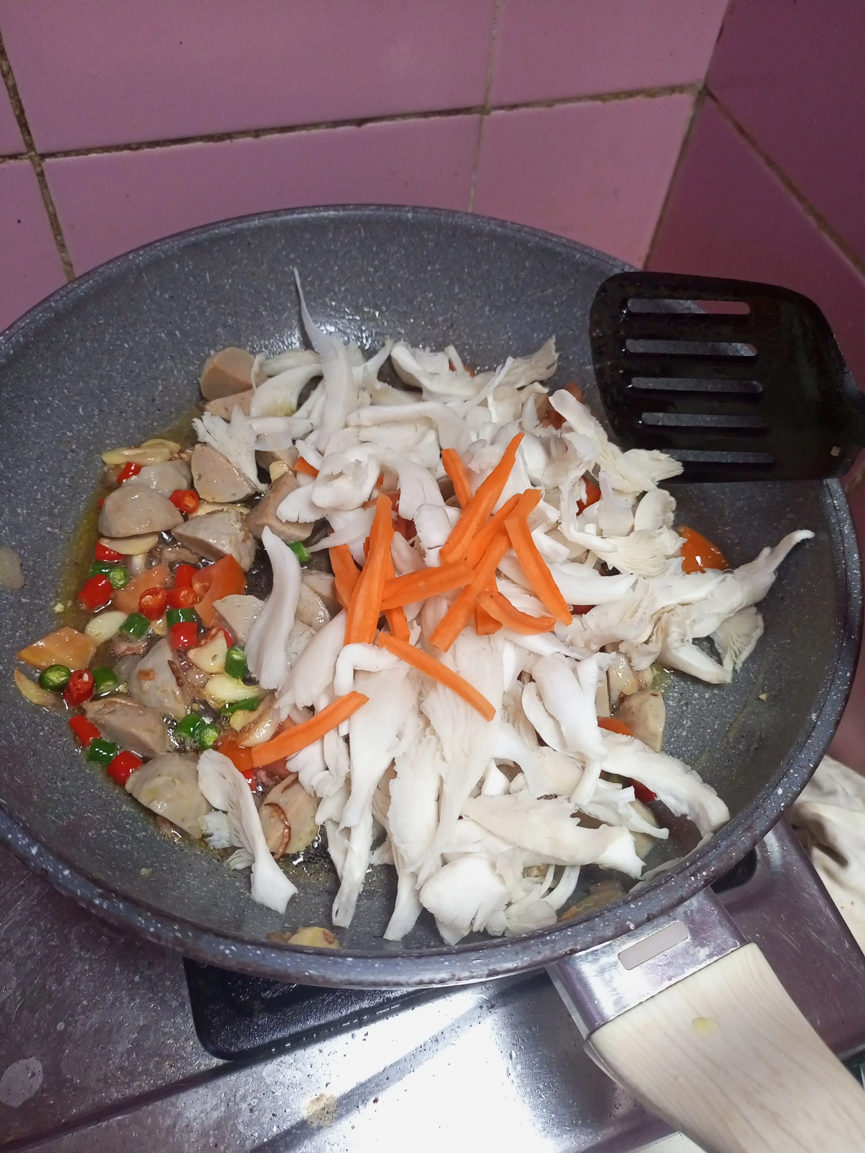 Step 4 Tumis Bakso Jamur