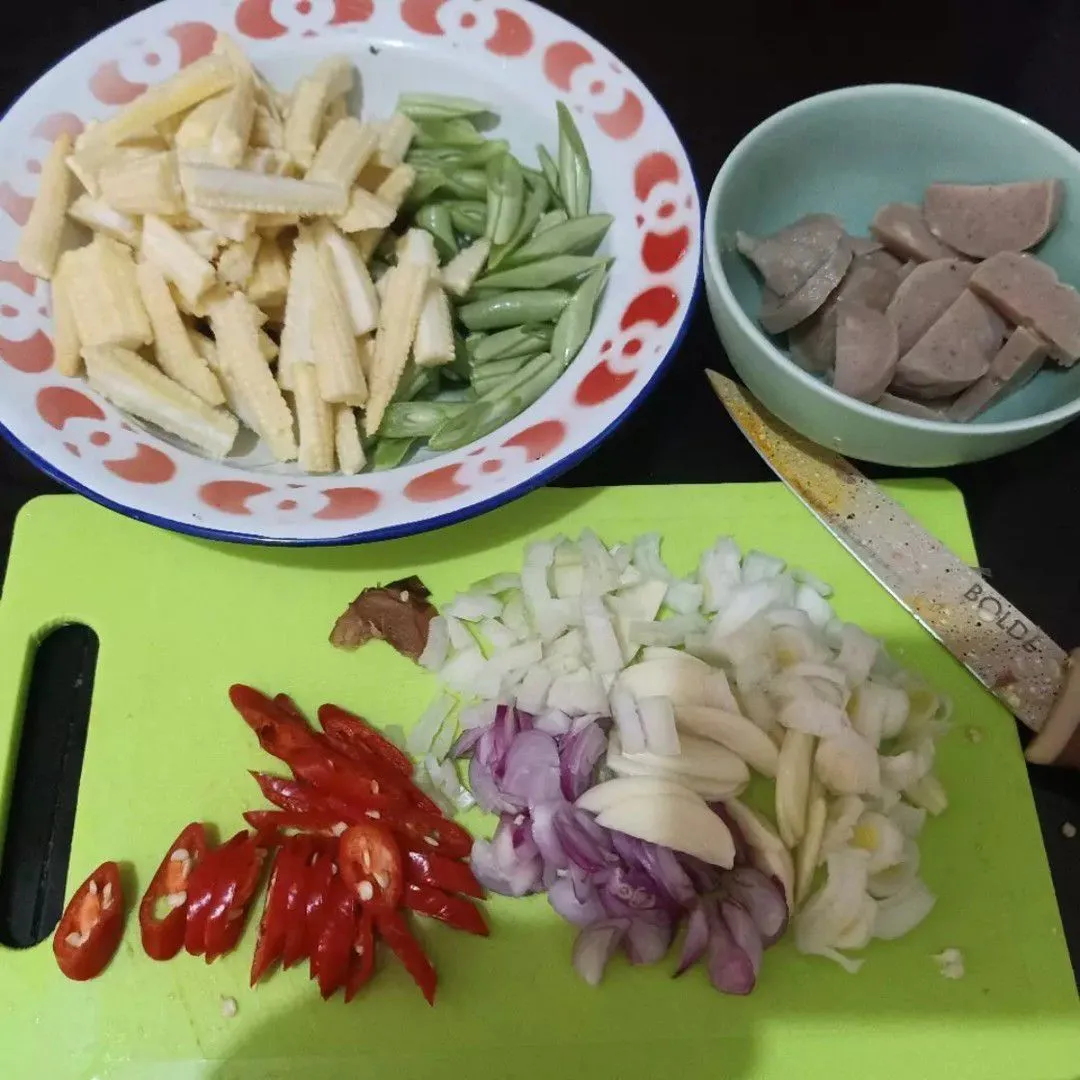 Step 1 Tumis Bakso dan Sayuran