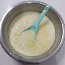 Aduk sampai rata, kemudian bagi 3 adonan sama banyaknya.