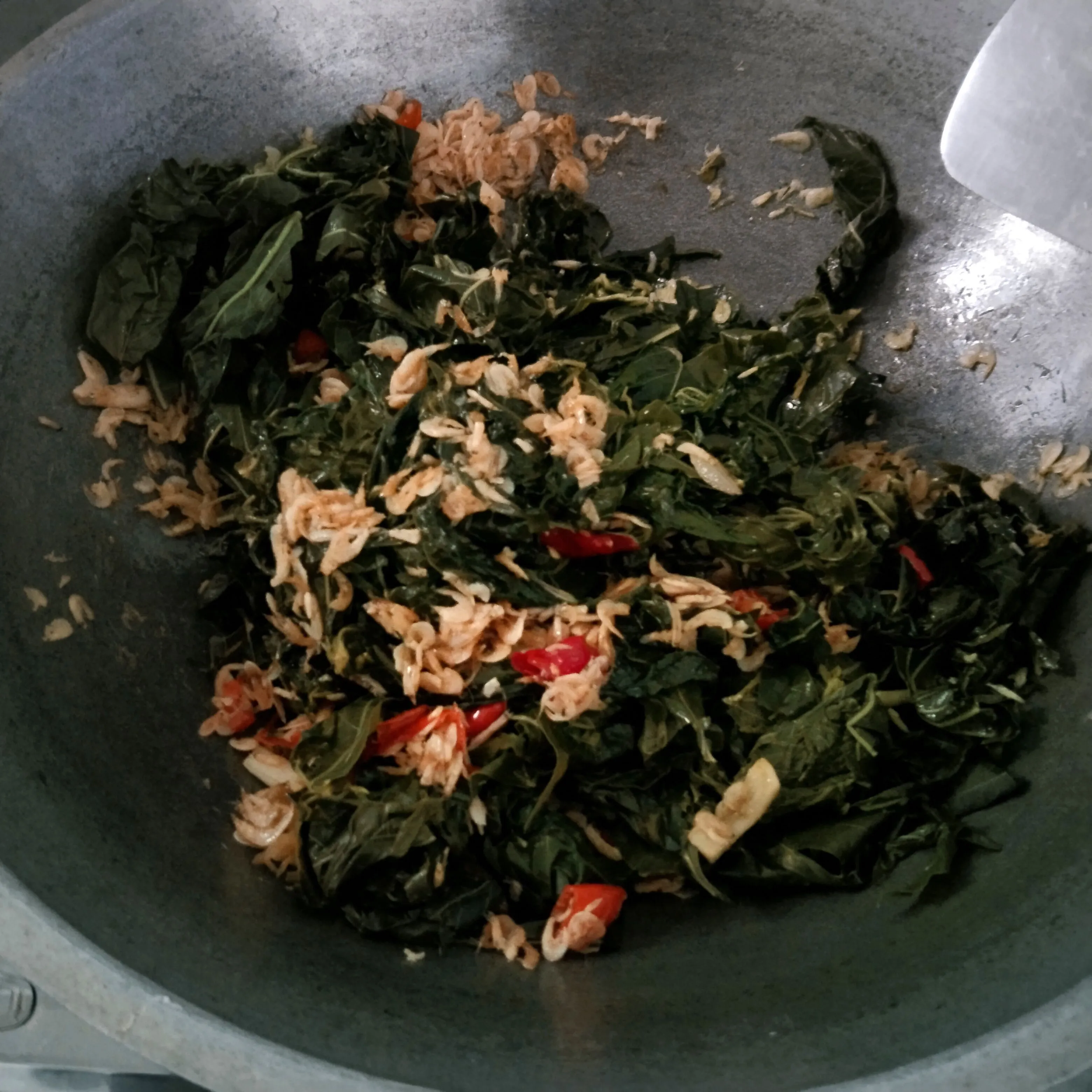 Step 5 Tumis Daun Singkong Rebon