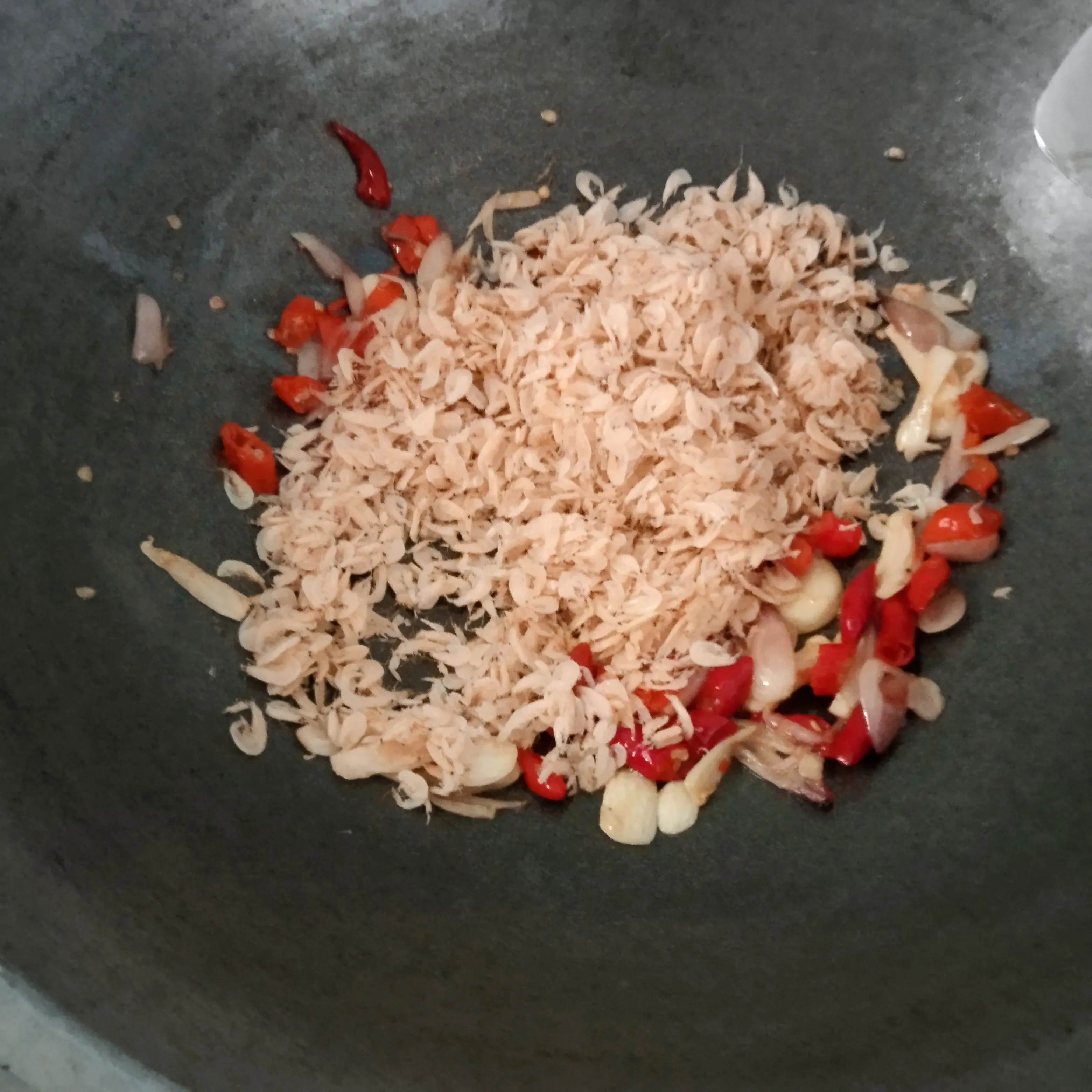 Step 3 Tumis Daun Singkong Rebon
