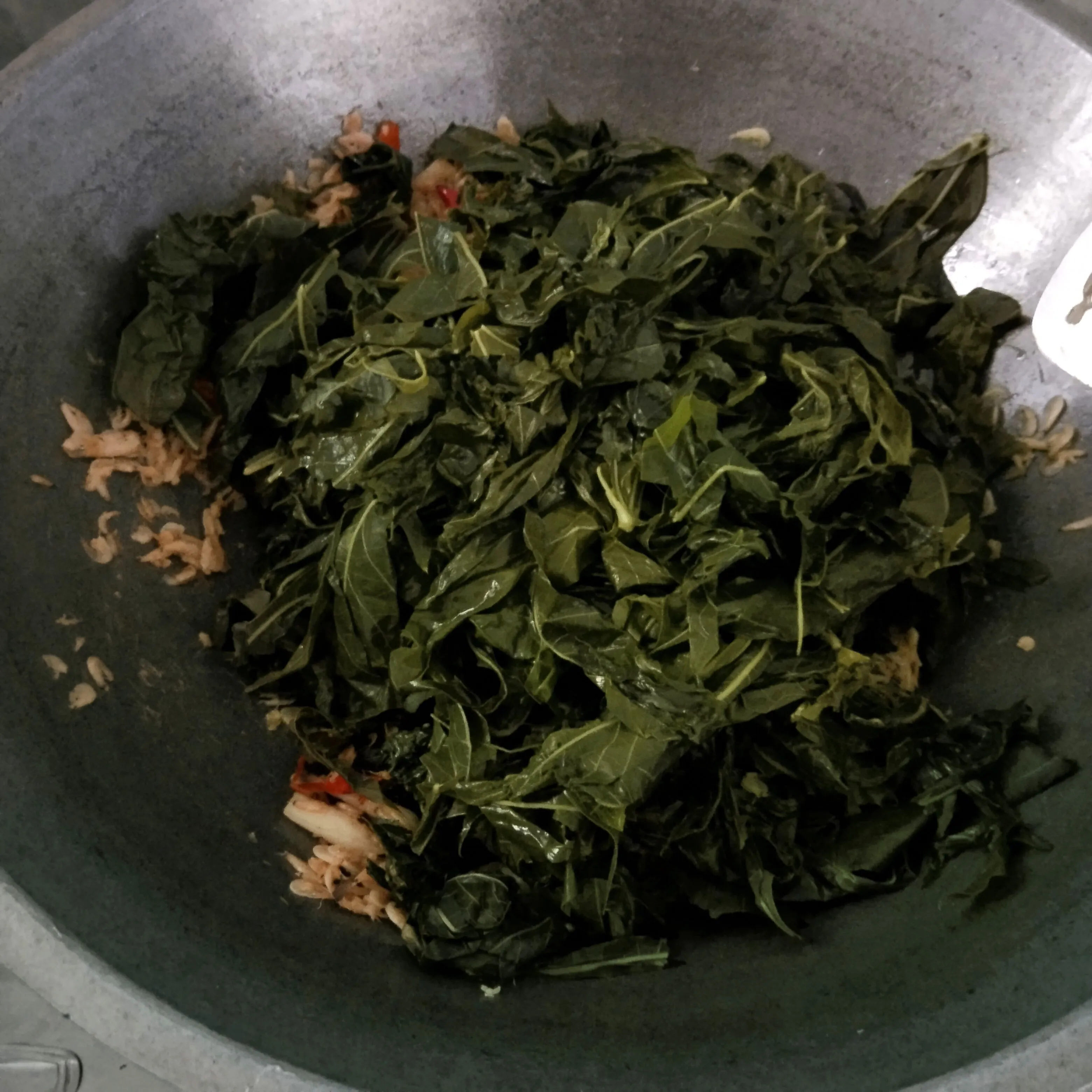 Step 4 Tumis Daun Singkong Rebon