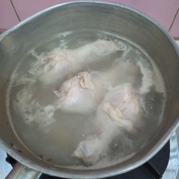 Rebus ayam terlebih dahulu.