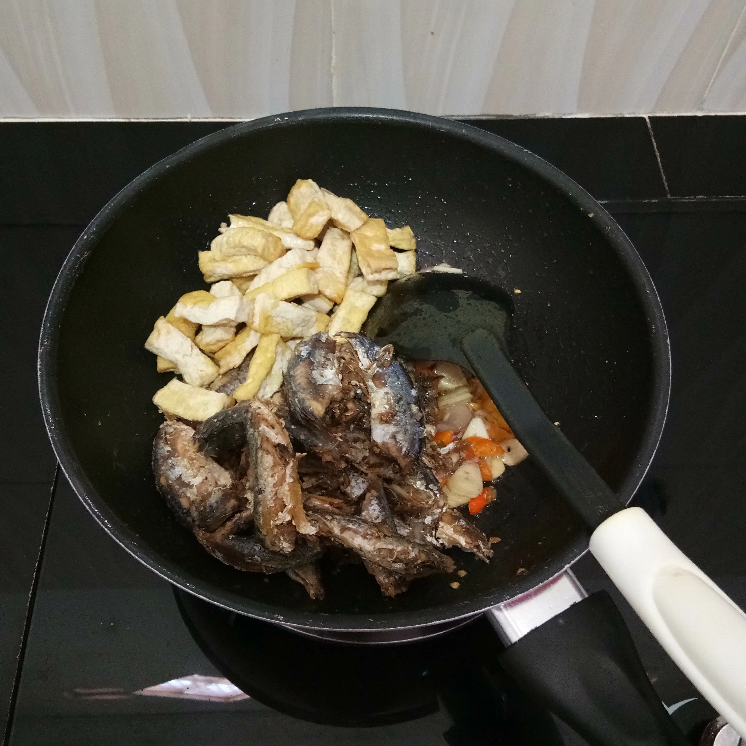 Step 4 Nyemek Kecap Tahu Pindang