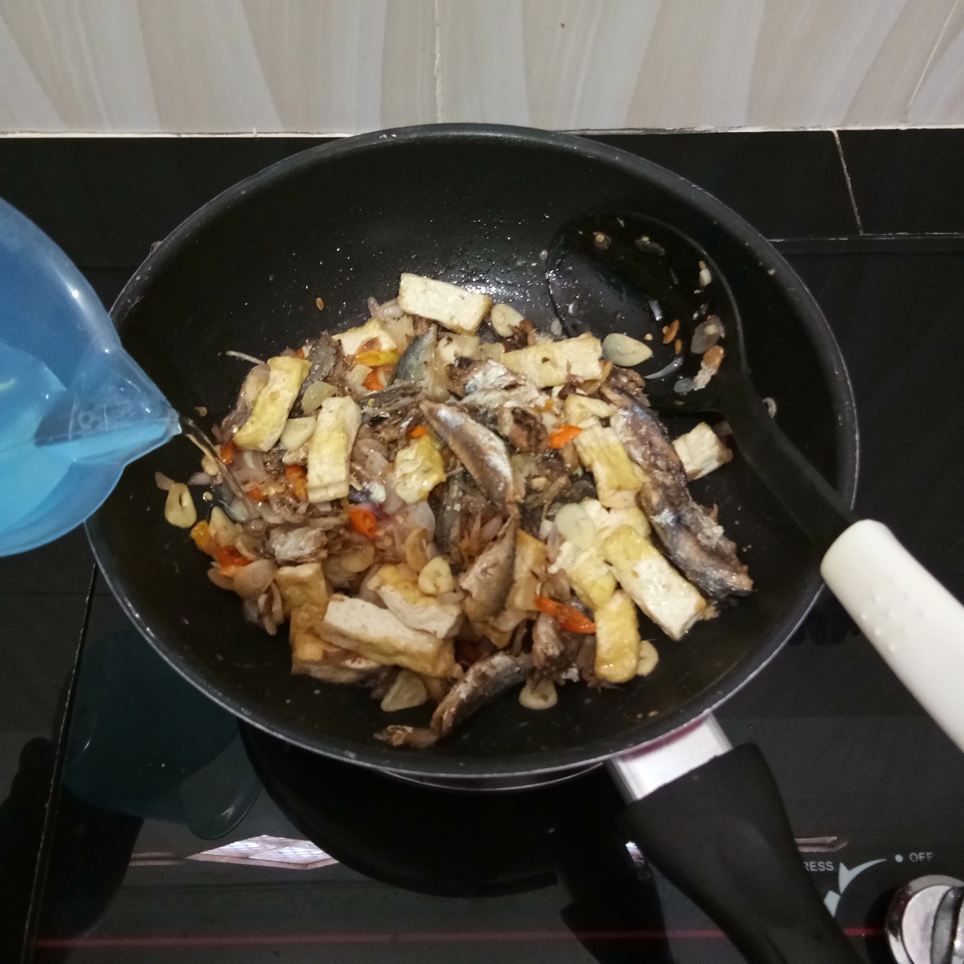Step 5 Nyemek Kecap Tahu Pindang