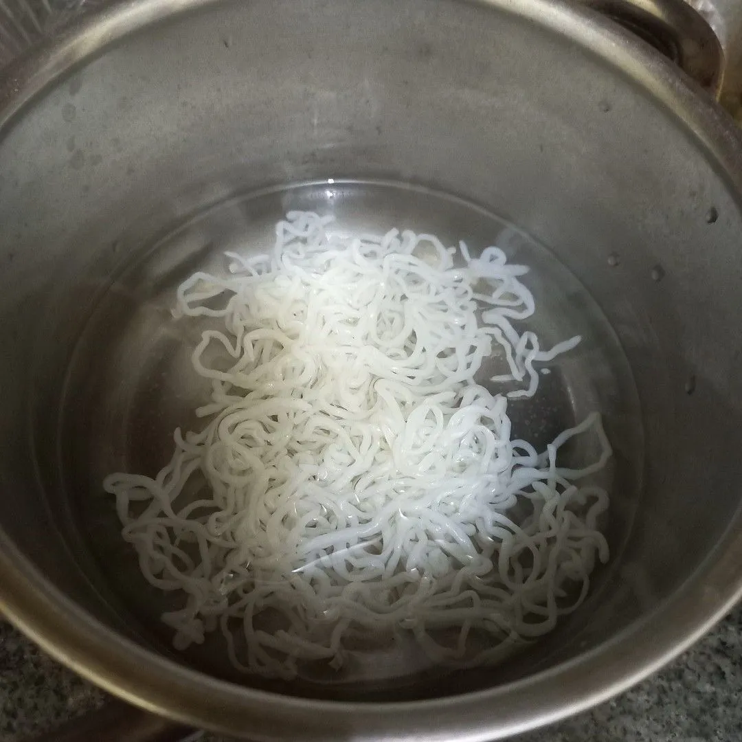 Step 1 Mie Shirataki Bumbu Cabe