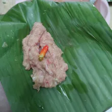 Botok Daging Ambil daun pisang,tambahkan dua sendok makan adonan dan beri 1 buah ...